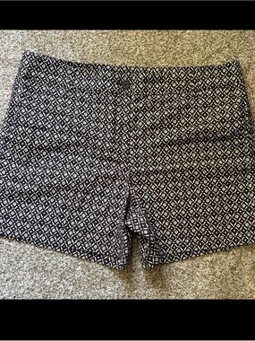 LOFT Black and White Geometric Shorts